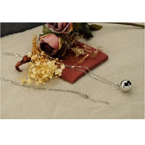 bola de grossesse avec un arbre de vie en pendentif