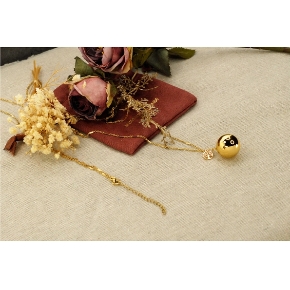 bola de grossesse avec un arbre de vie en pendentif