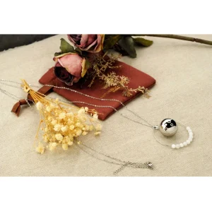 Bola de grossesse avec des perles blanches en pendentif