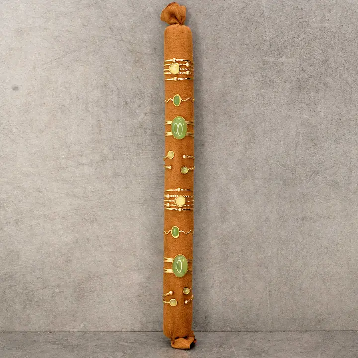 coussin avec 8 bague doré avec pierre aventurine