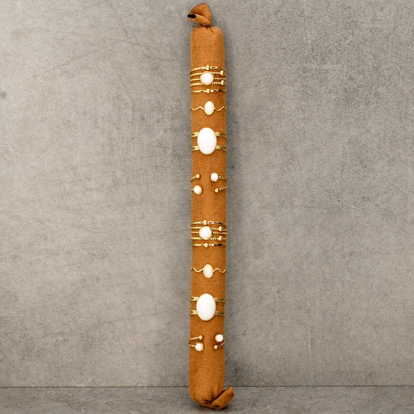 coussin avec 8 bagues avec pierre de lune