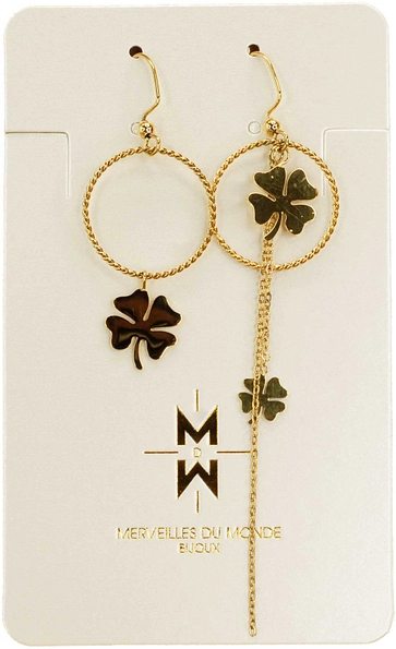 Boucles d'oreilles dépareillées avec trèfles à quatre feuilles