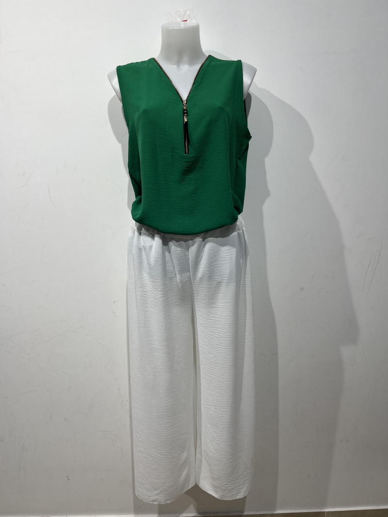 ensemble haut vert + pantalon blanc