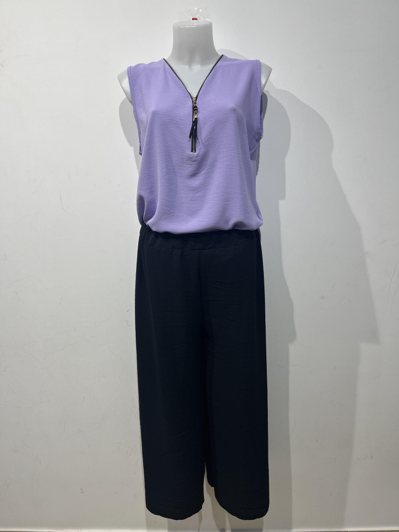 ensemble haut lilas et pantalon noir