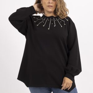 pull noir avec manches bouffantes et col avec perles