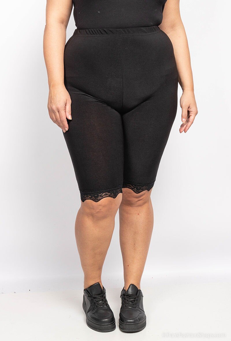 short cycliste en dentelle