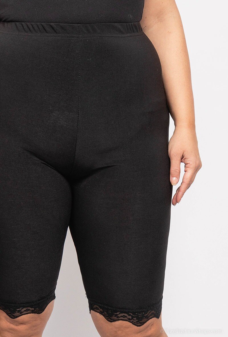 short cycliste en dentelle