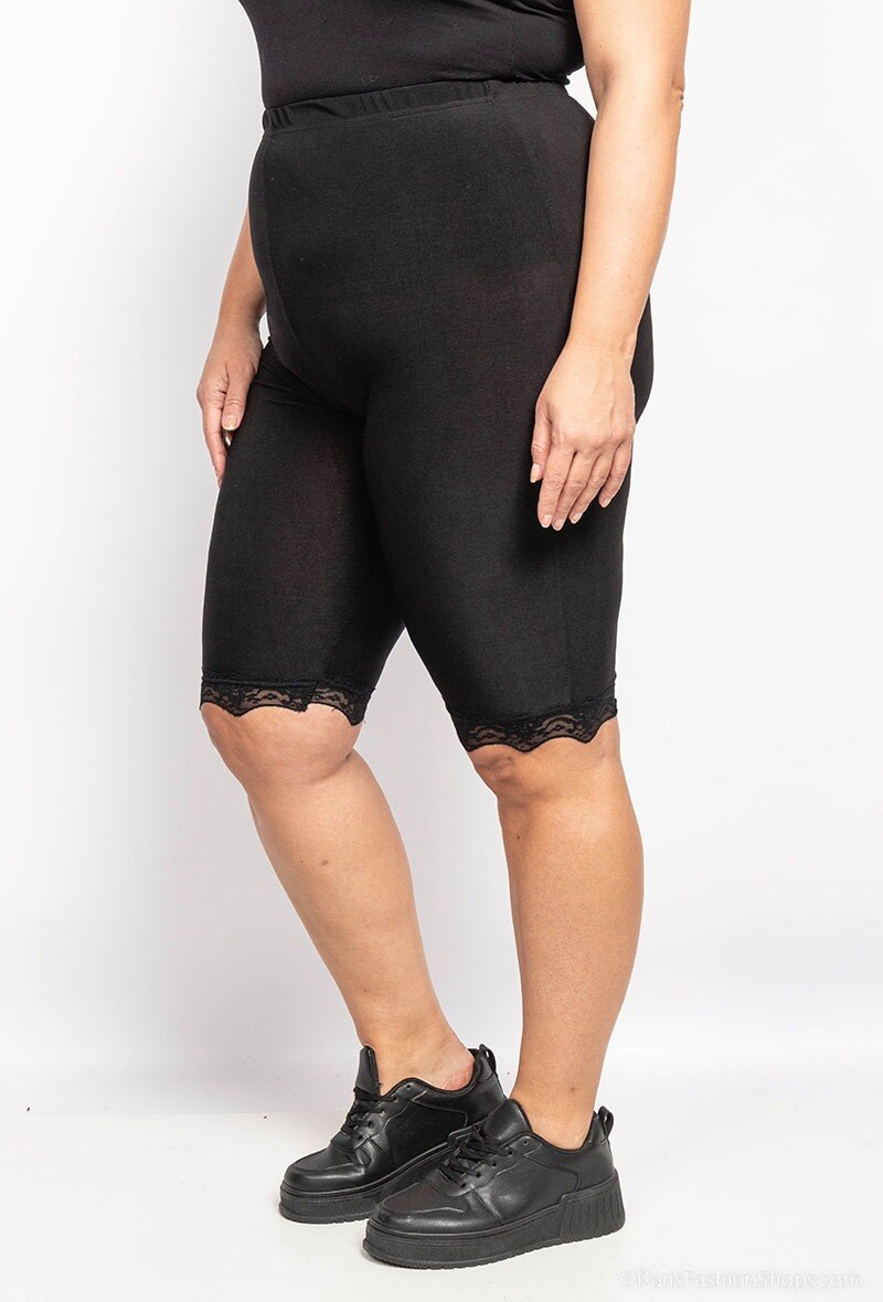 short cycliste en dentelle