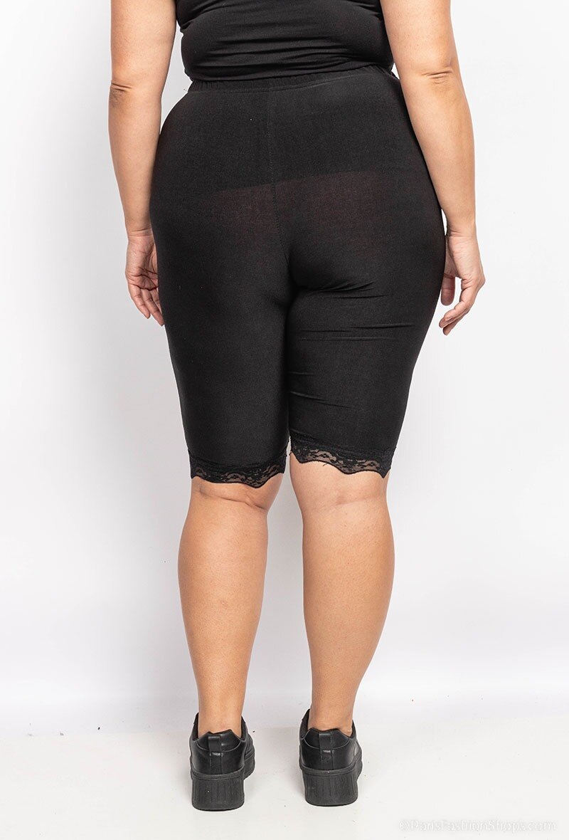 short cycliste en dentelle