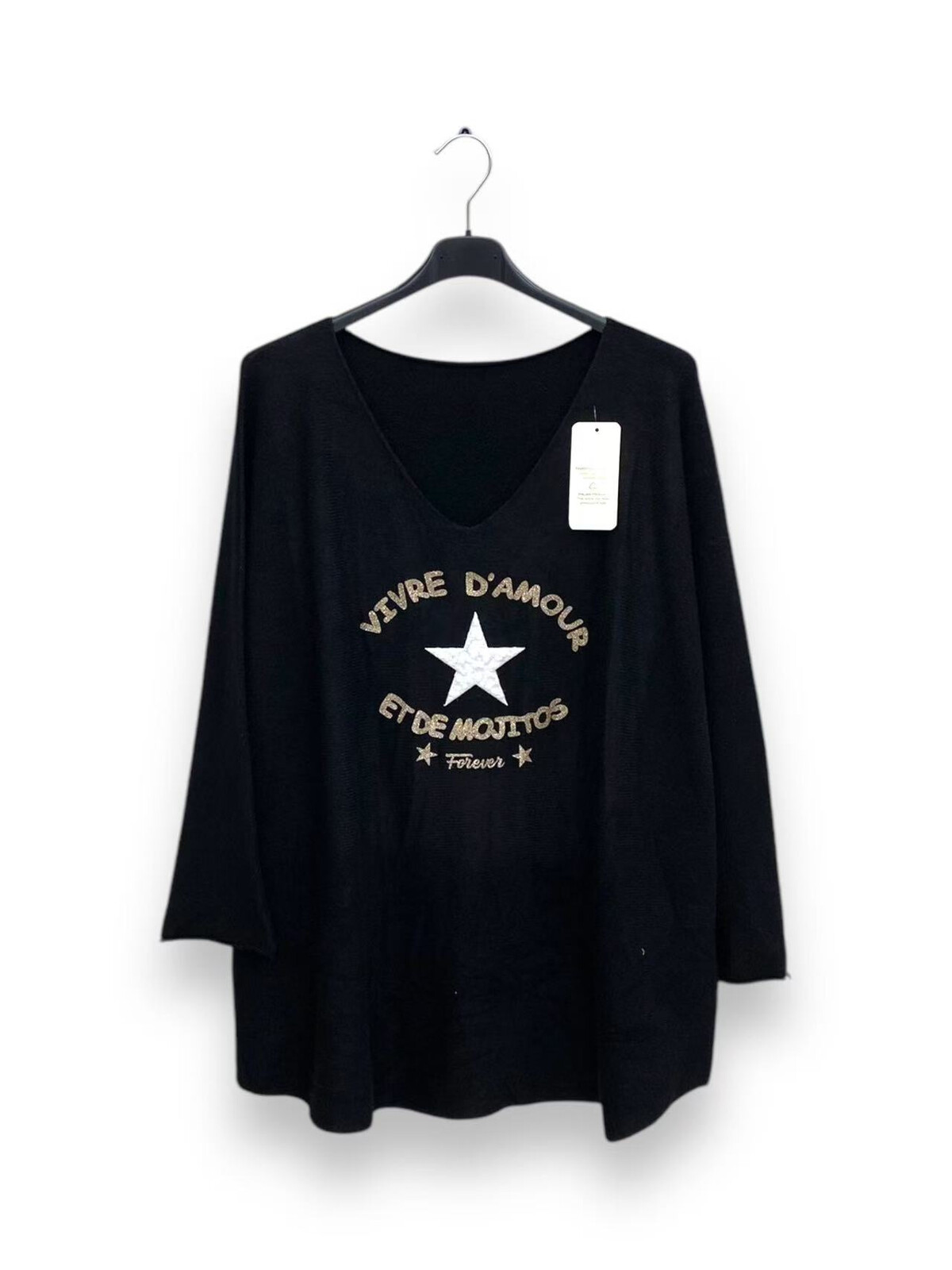 Pull noir avec étoile et phrase vivre d'amour et de mojito