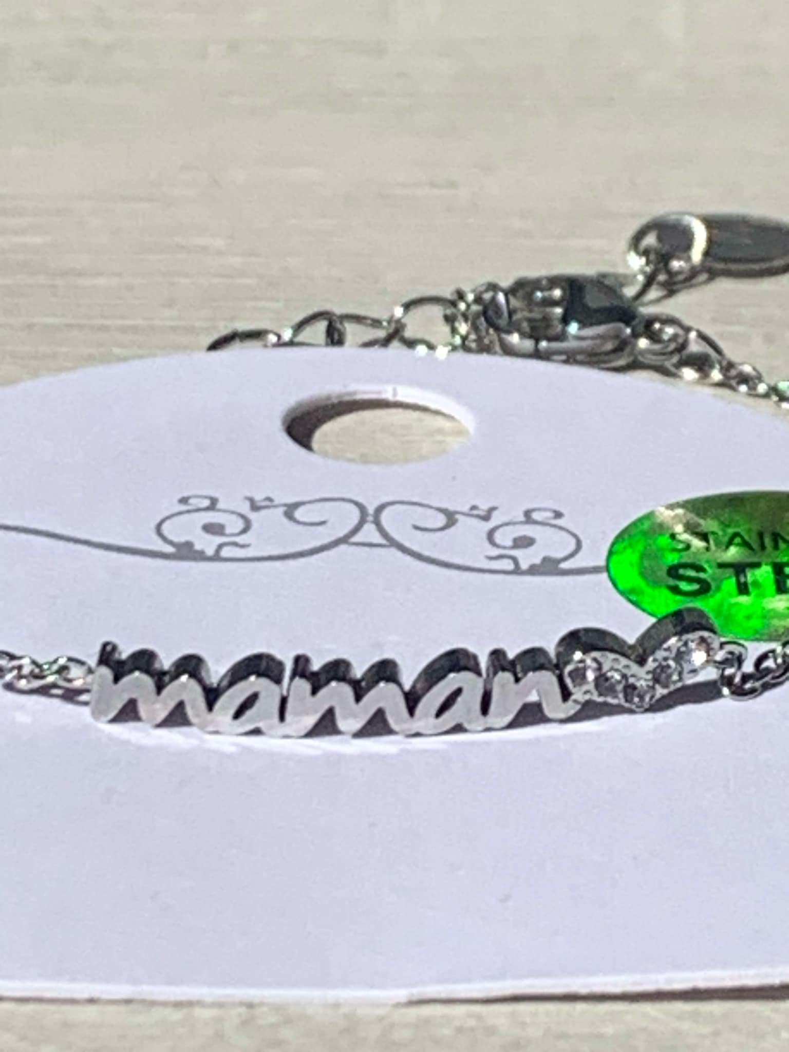 bracelet en acier inoxydable avec écriture "maman"