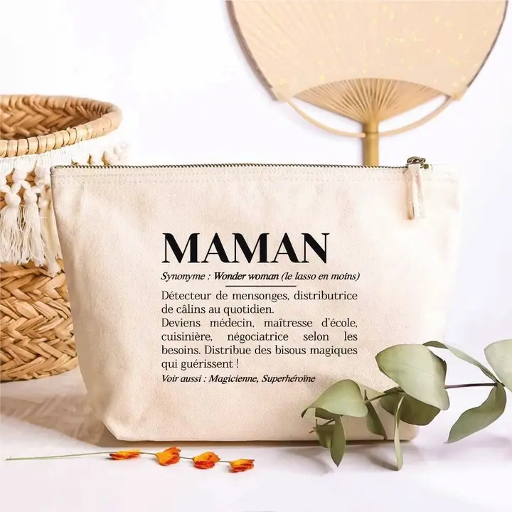 pochette definition maman