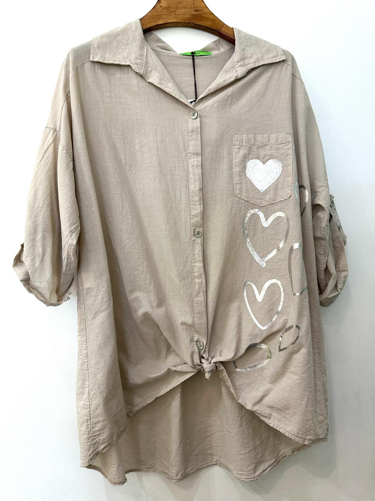 chemise beige coeur argent