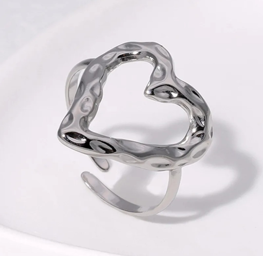 Bague Ajustable Cœur Évidé Martelé en Acier Inoxydable Argenté