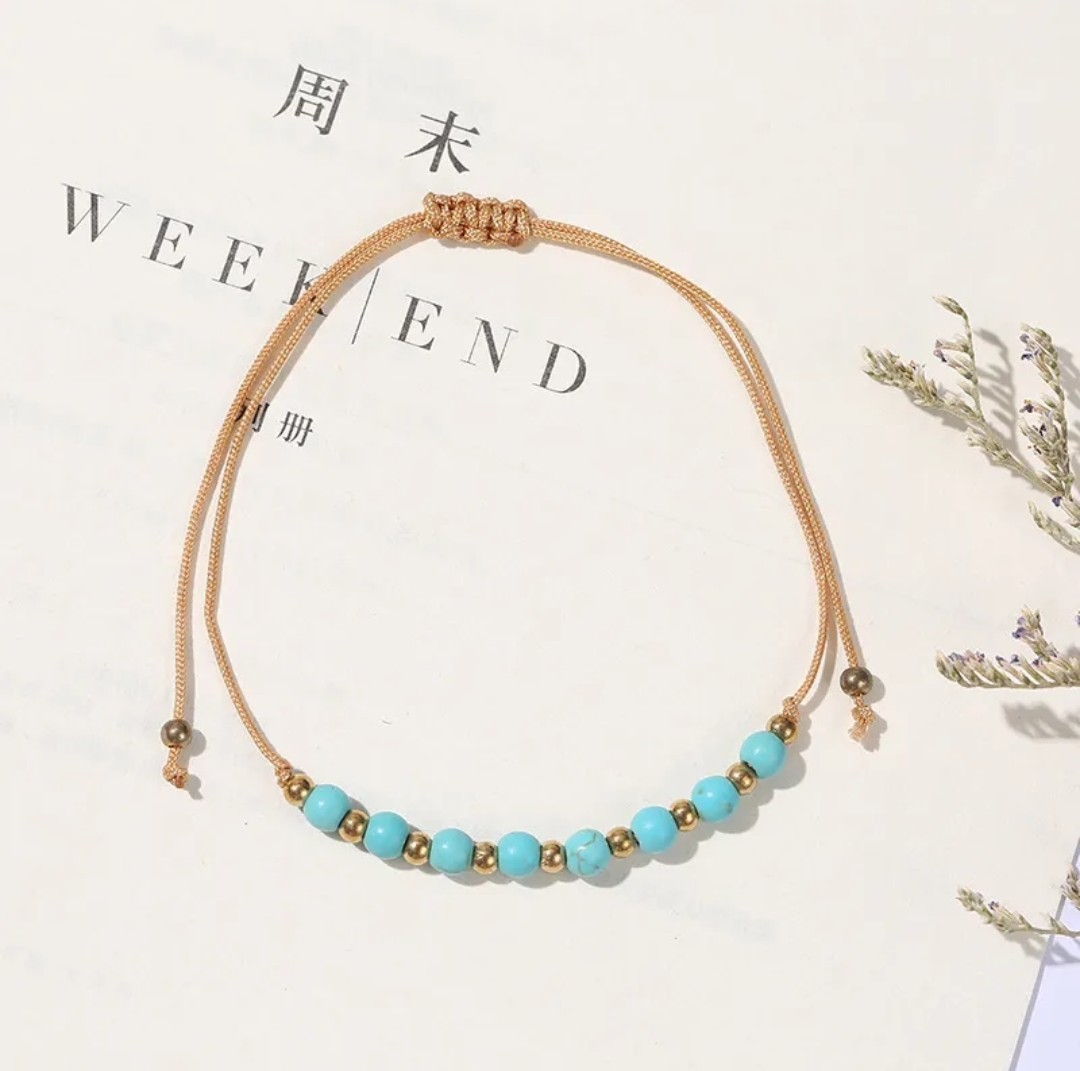 bracelet perle bleue turquoise avec cordon doré ajustable